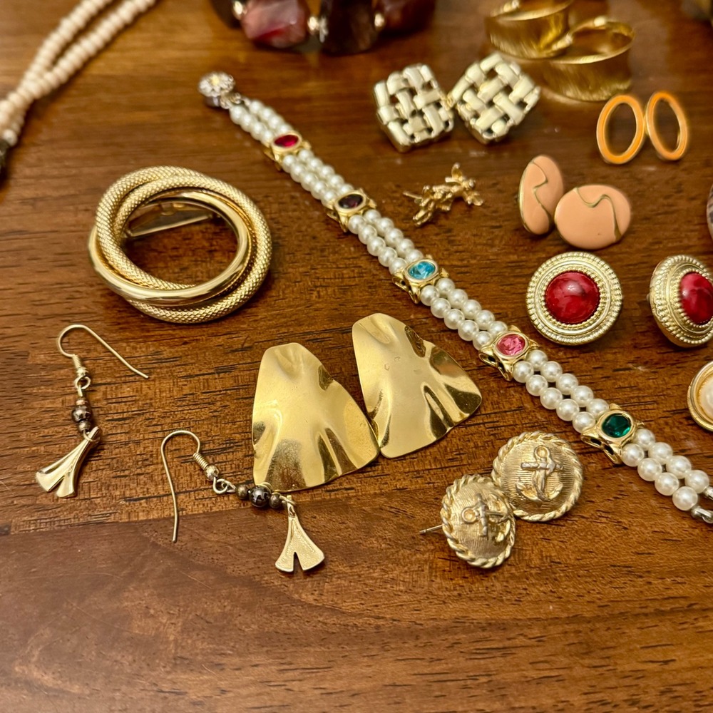 Vintage Jewelry Lot Gold Tone Faux Pearl Leopard Print Bracelet Necklace Earring - Picture 2 of 4